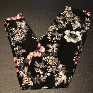 Agnes & Dora Black Floral Leggings Sz S/M